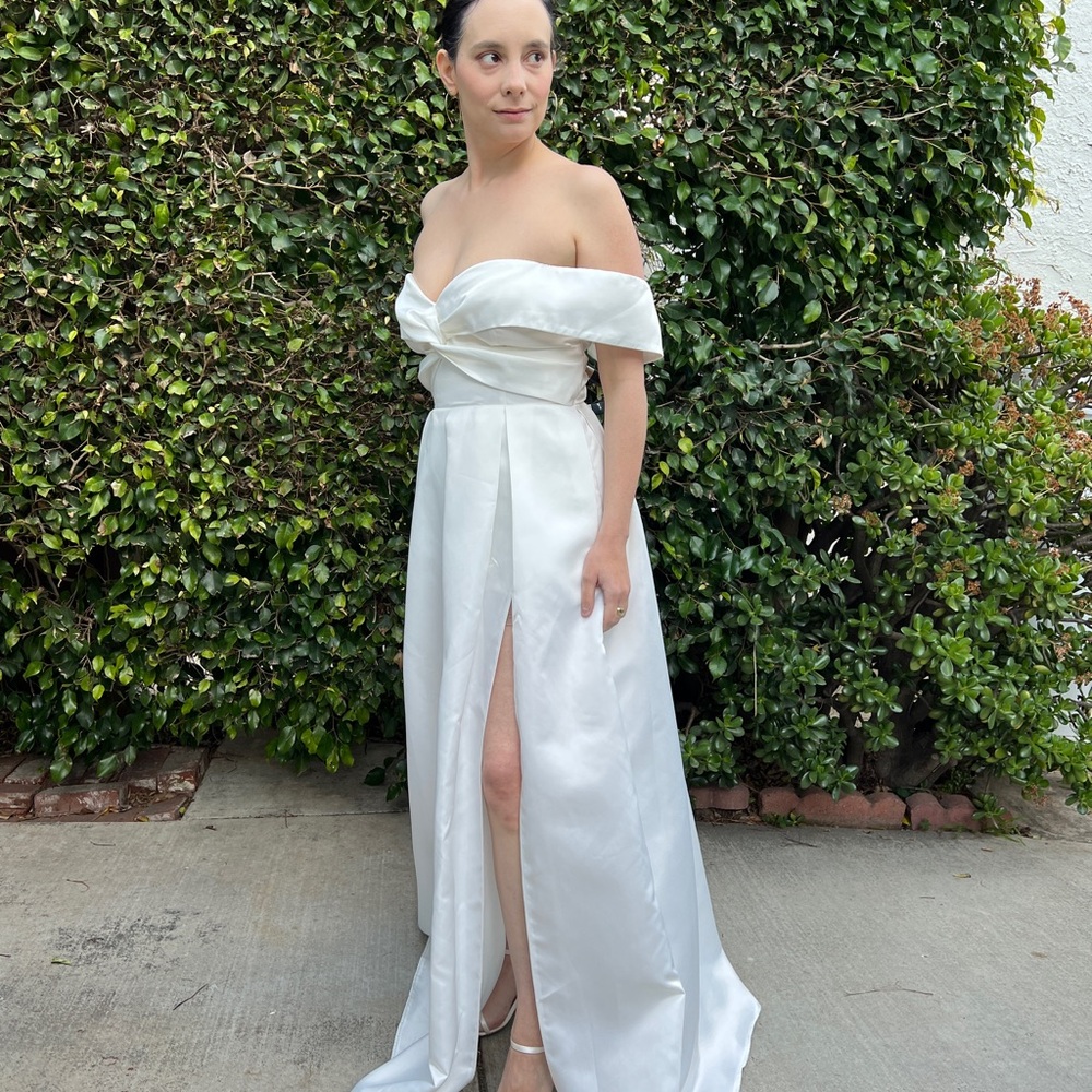 Off shoulder Aline satin wedding Gown with leg slit - Picture 2 of 5